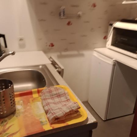 895 Alexis Jaubert Appartement Saint-Pantaléon-de-Larche Buitenkant foto